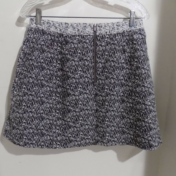 BANANA REPUBLIC Off-White and Black Pleated Skirt Bundle 4/$24 Sale - Picture 3 of 3